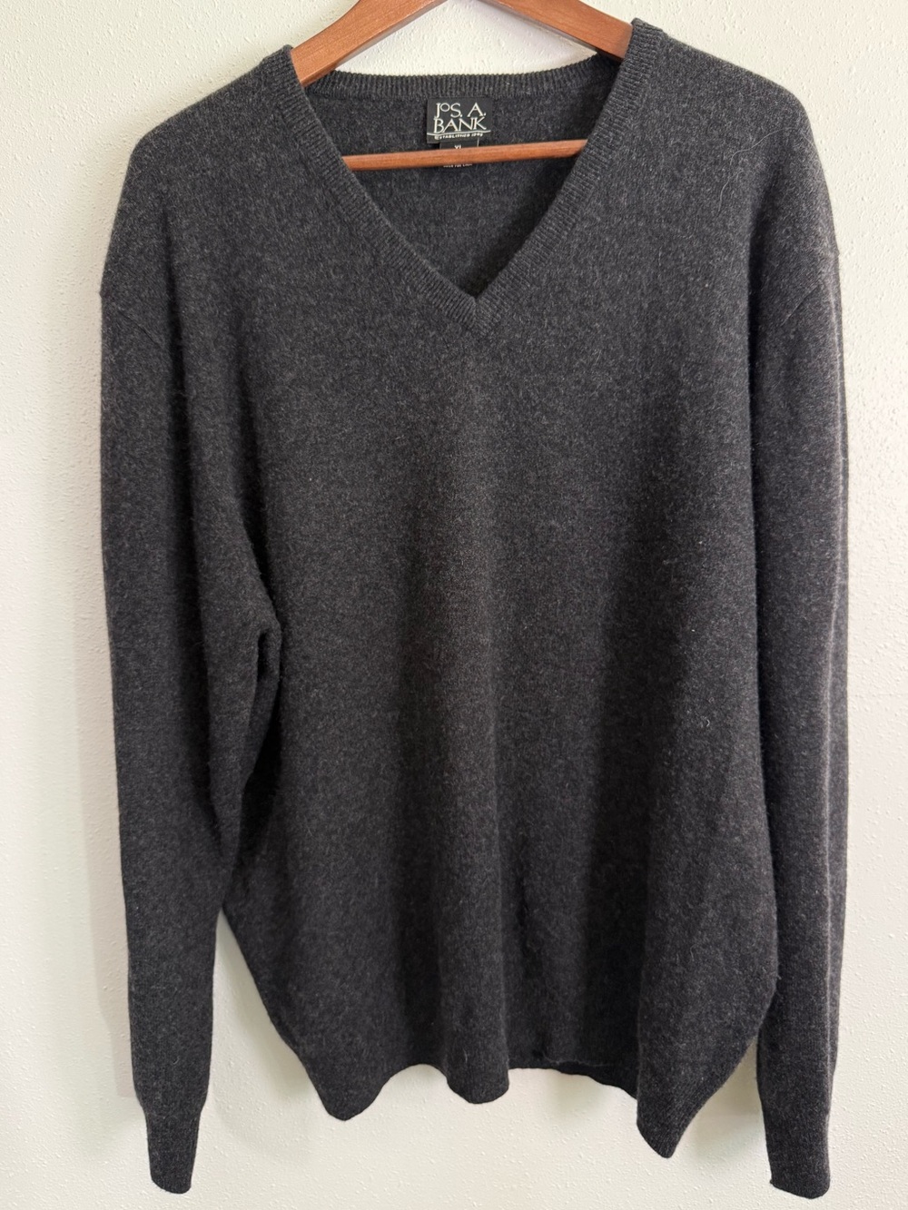 Jos A Bank 100% Cashmere V Neck Sweater Charcoal Gray Men’s XL